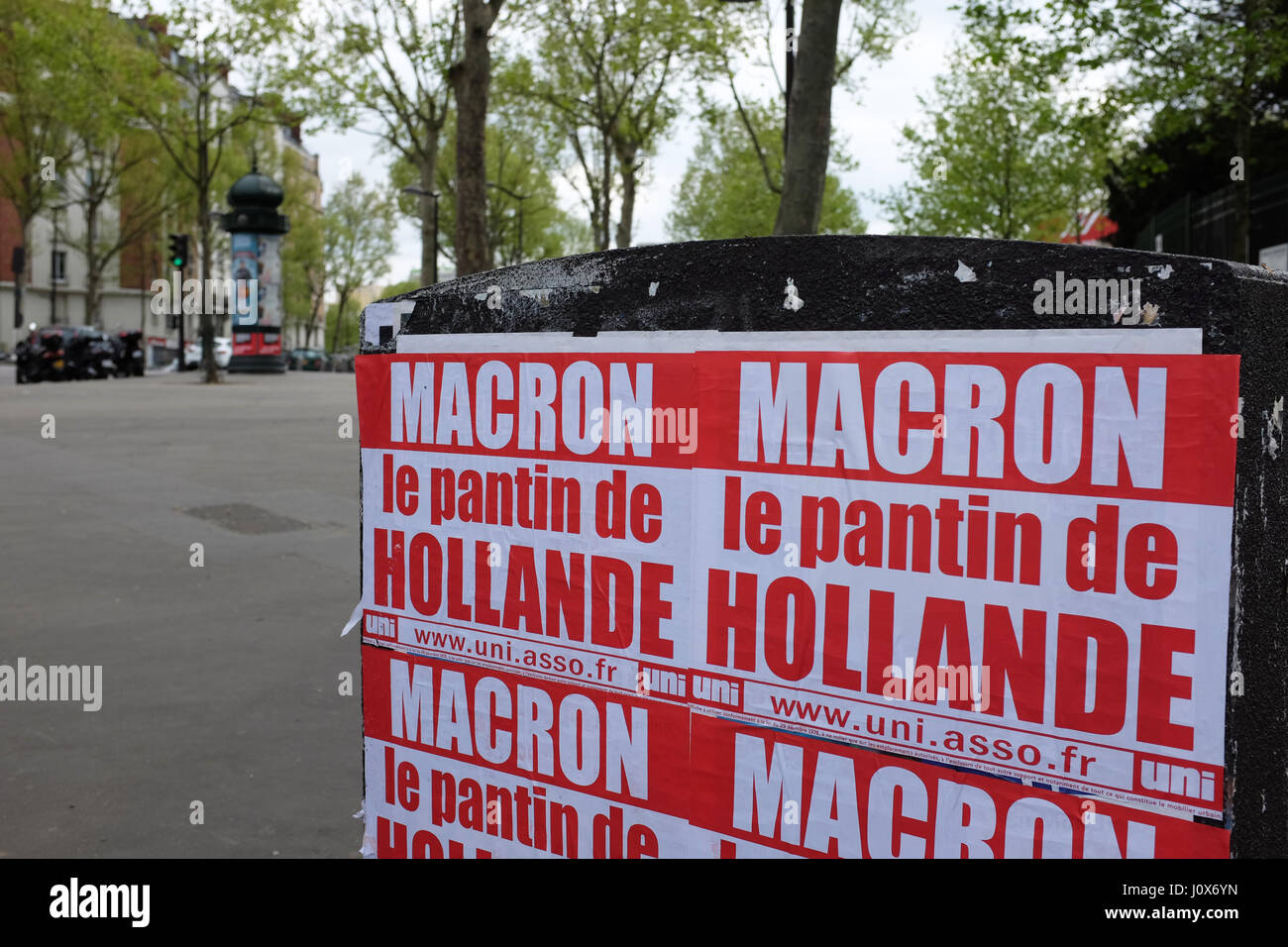 Manifesti a Parigi per il 2017 francese campagna presidenziale Foto Stock