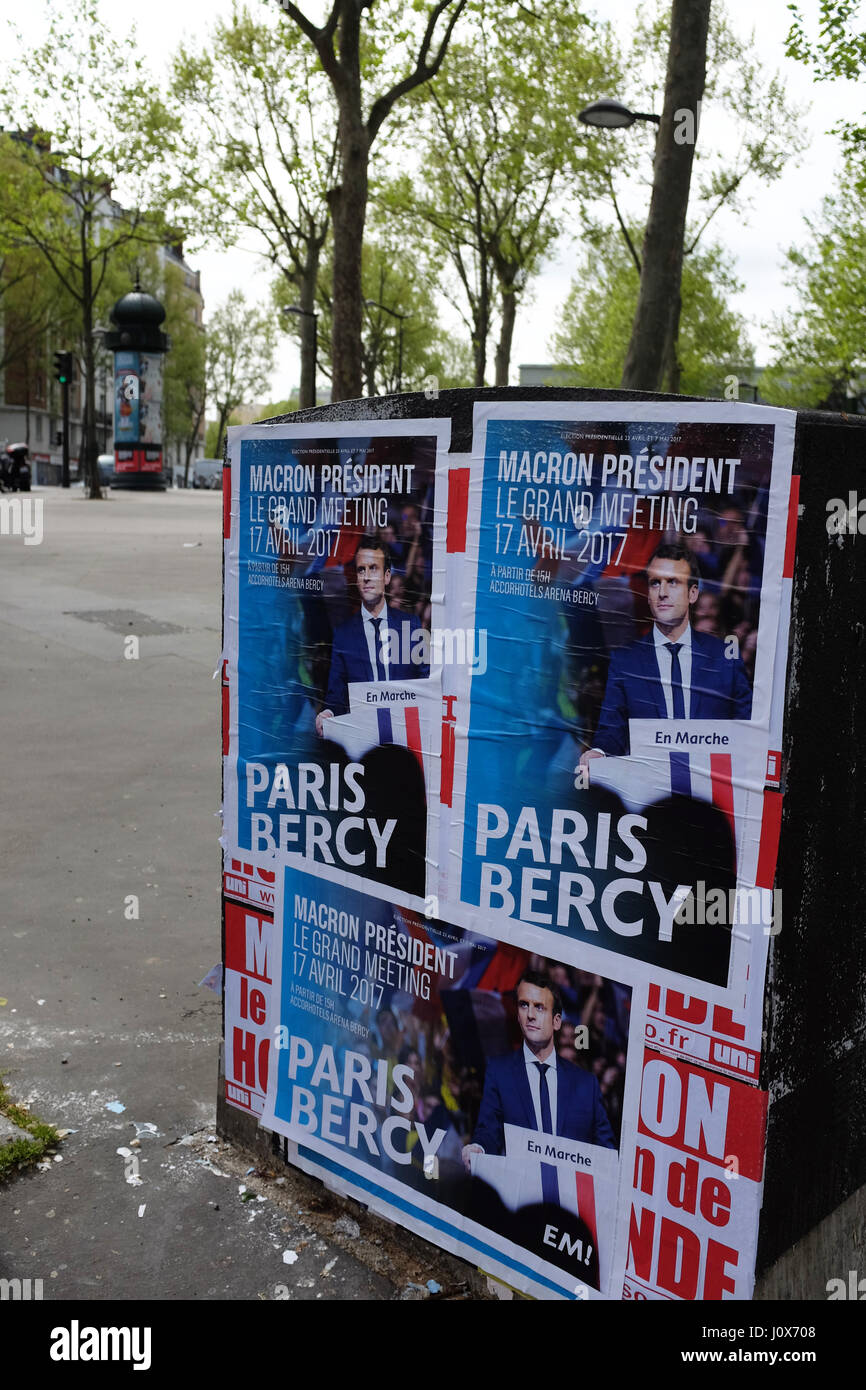 Manifesti a Parigi per il 2017 francese campagna presidenziale Foto Stock