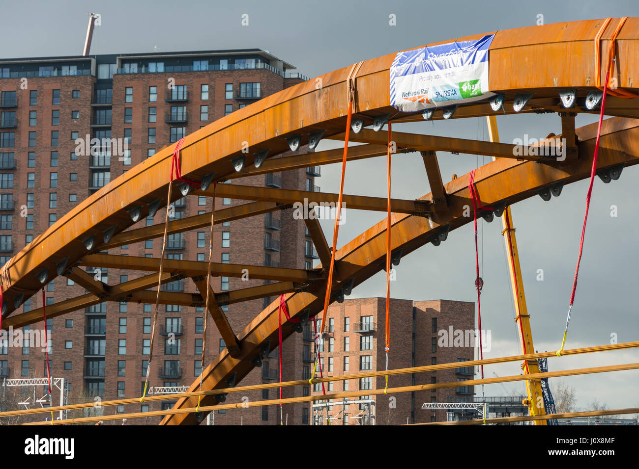 L'arco per il fiume Irwell, ponte per la nuova corda Ordsall rail link, Salford, Manchester, Inghilterra, Regno Unito Foto Stock