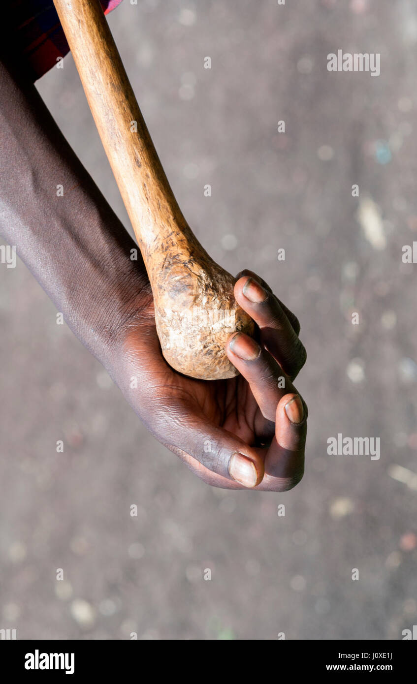 Mano e Maasai stick Foto Stock