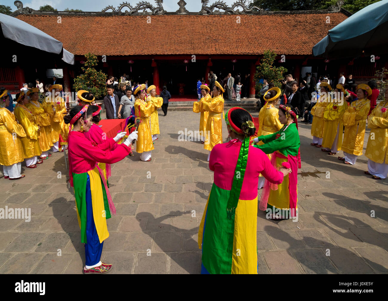 Il nuovo anno lunare cerimonia al Tempio della Letteratura in Hanoi Foto Stock