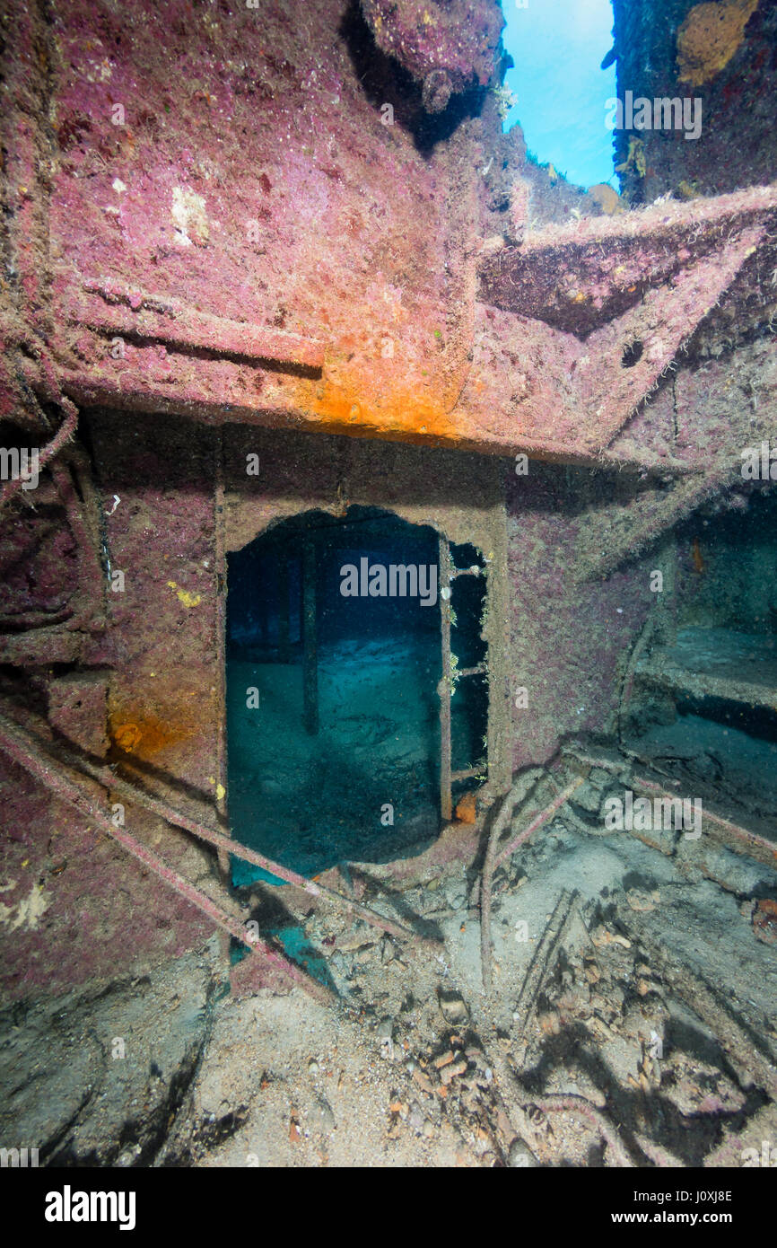 All'interno di un antico naufragio nella regione dei Caraibi Foto Stock
