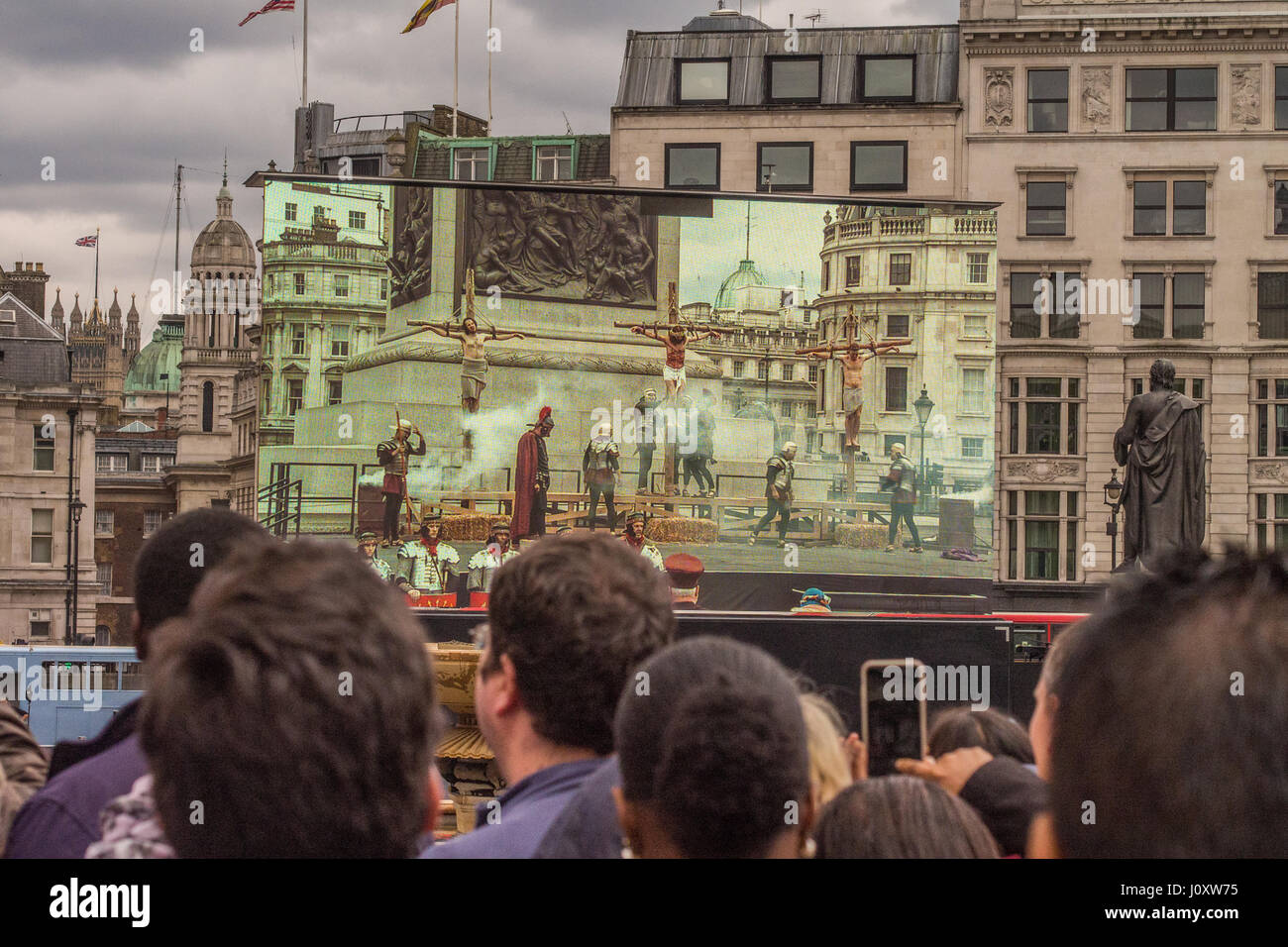 Spettacolo teatrale della Passione di Cristo in Trafalgar Square di Londra, durante il weekend di Pasqua 2017 Foto Stock