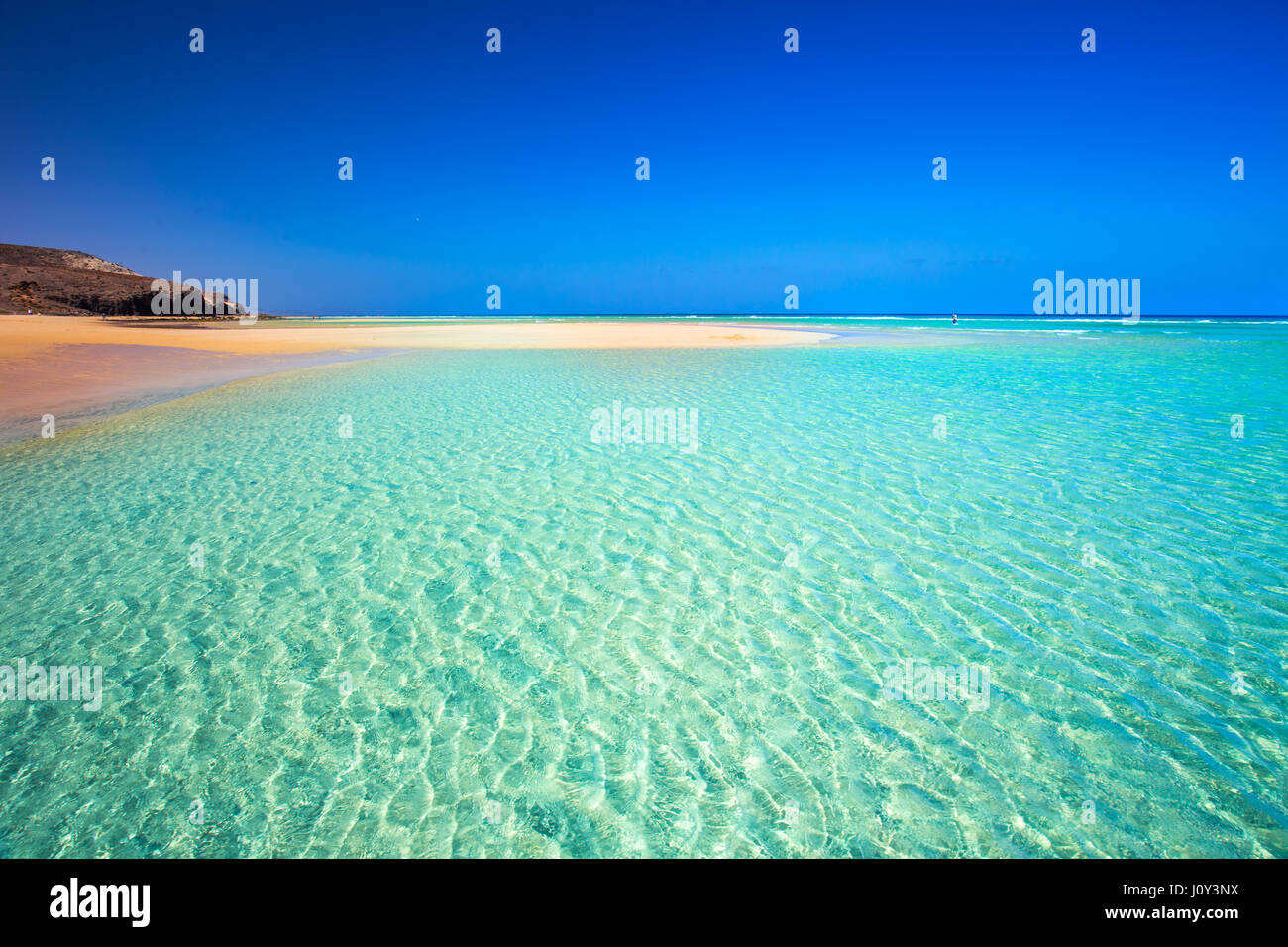 Isola con spiaggia sabbiosa, verde laguna e acqua limpida, Mal Nobre, Jandia, Fuerteventura, Isole canarie, Spagna. Foto Stock