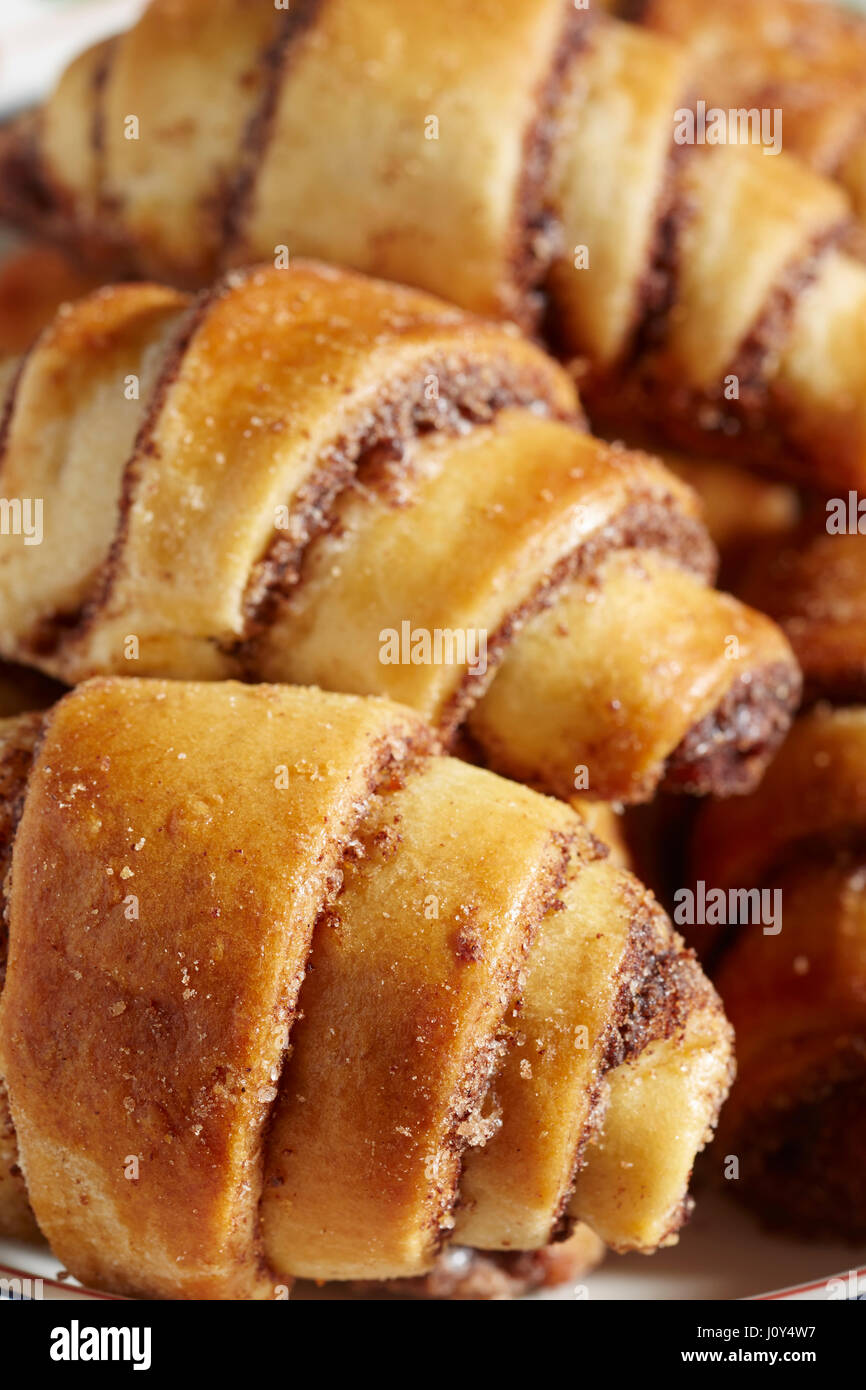 Rugelach, un tradizionale pasticceria europea popolare sulle festività ebraiche. Foto Stock