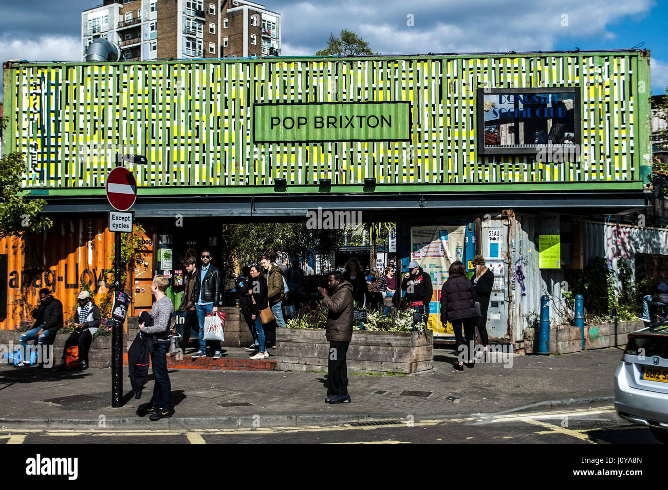 Brixton, LONDRA, REGNO UNITO, 15/04/2017 Pop Brixton contenitore temporaneo progetto sociale. Cibo locale, retail design & imprese sociali. Foto Stock