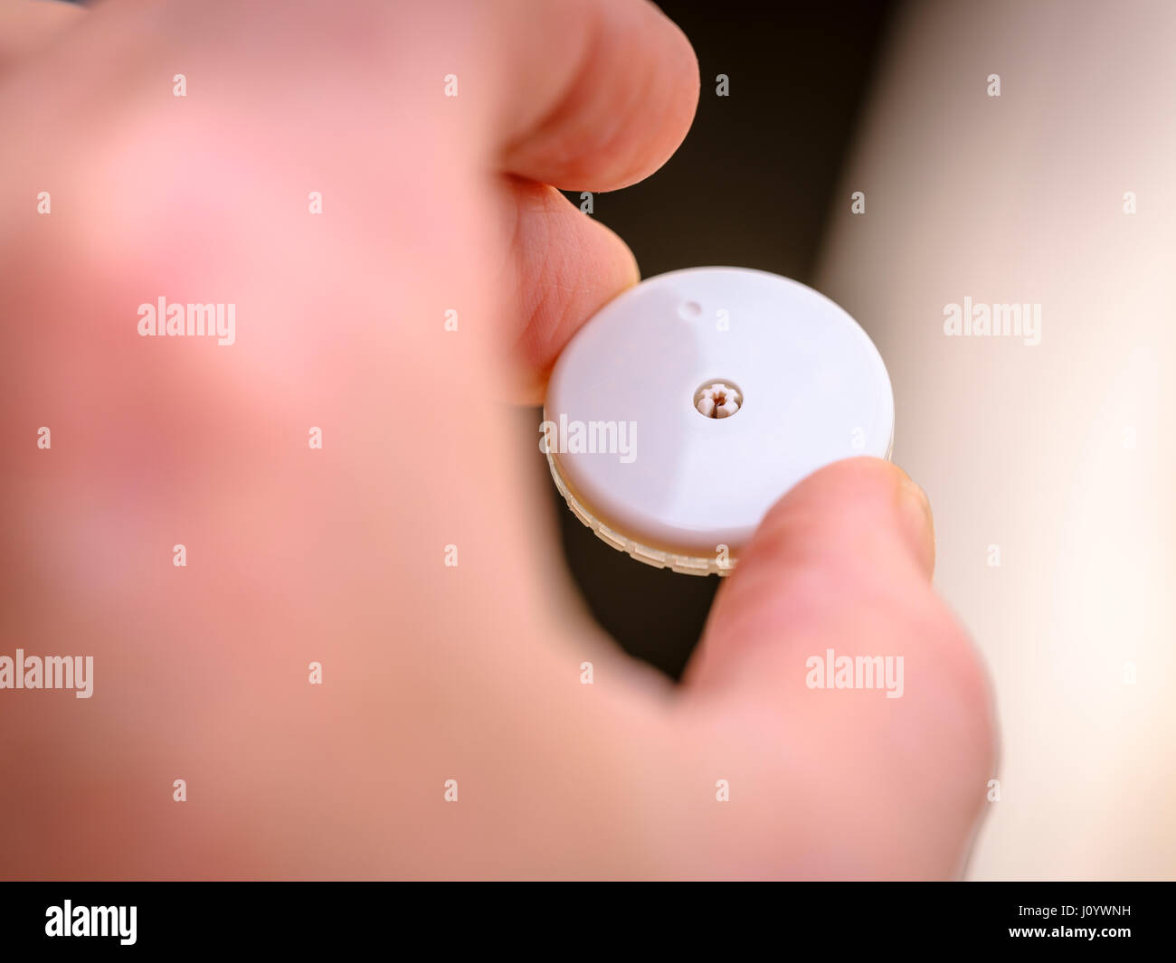 Il diabete di Tipo 1 - una chiusura di un flash di glucosio sensore monitor realizzato da Abbott chiamato il Freestyle Libre. Foto Stock
