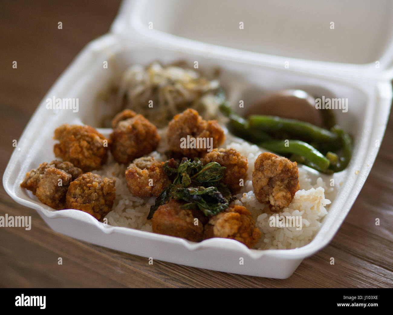 Taiwanse fritto di pollo in una scatola di Bento Foto Stock