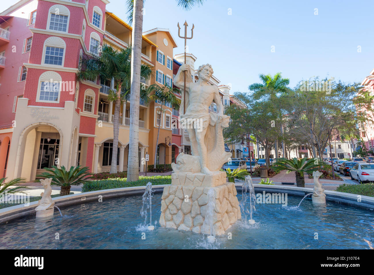 Napoli, Fl, Stati Uniti d'America - 18 Marzo 2017: statua di Nettuno e la fontana nel centro di Napoli. Florida, Stati Uniti Foto Stock