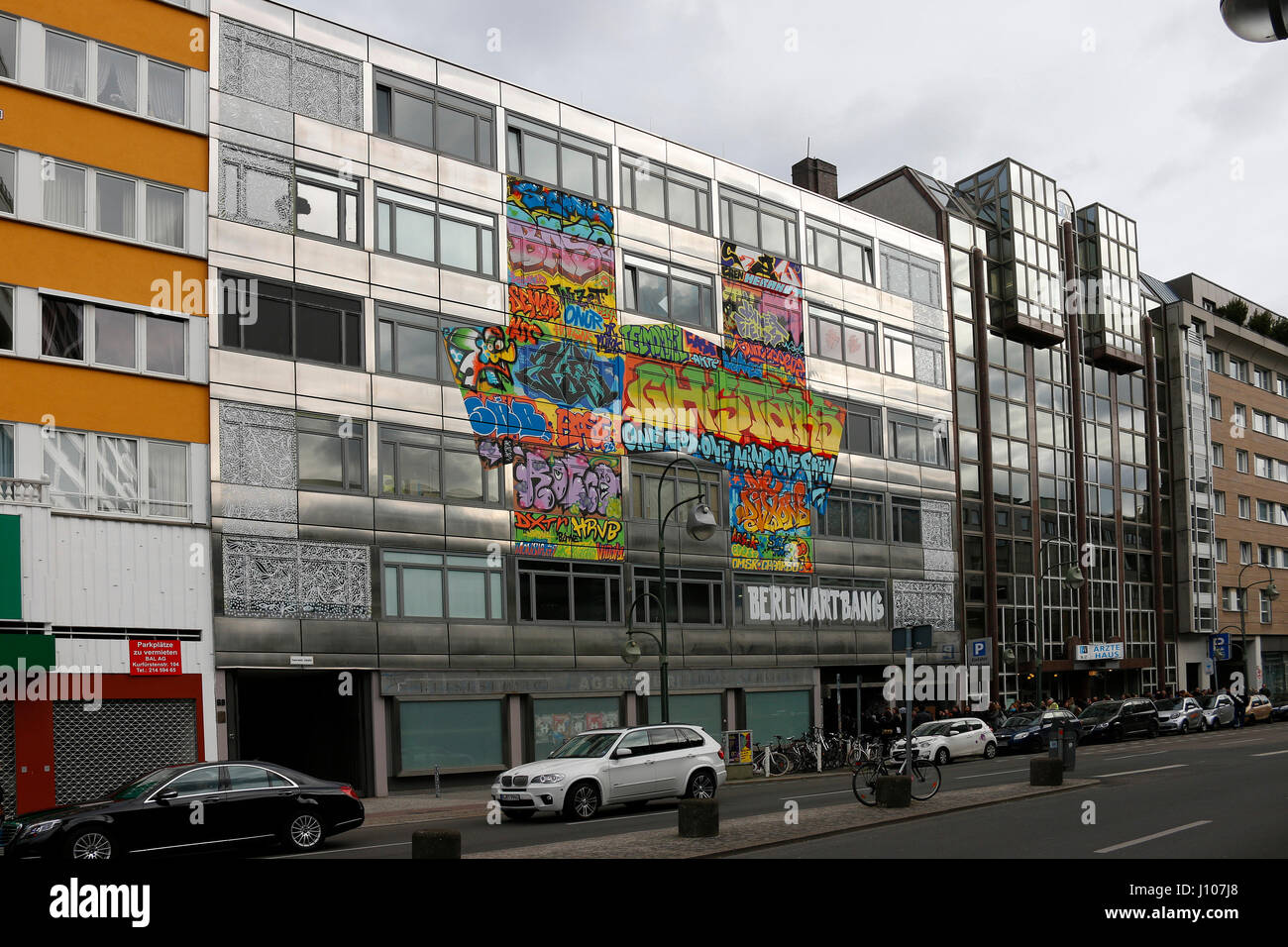 Das Abbruchhaus, das von Berliner und internationalen Street Art- und Graffity Kuenstlern umgestaltet worden ist mit dem Titel "Haus Berlin' oder Foto Stock