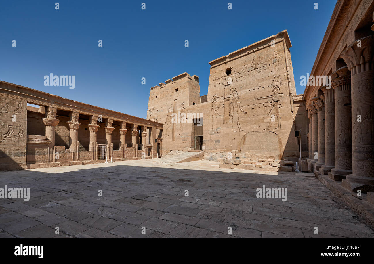 Il tempio tolemaico di Iside di Philae, Aswan, Egitto, Africa Foto Stock