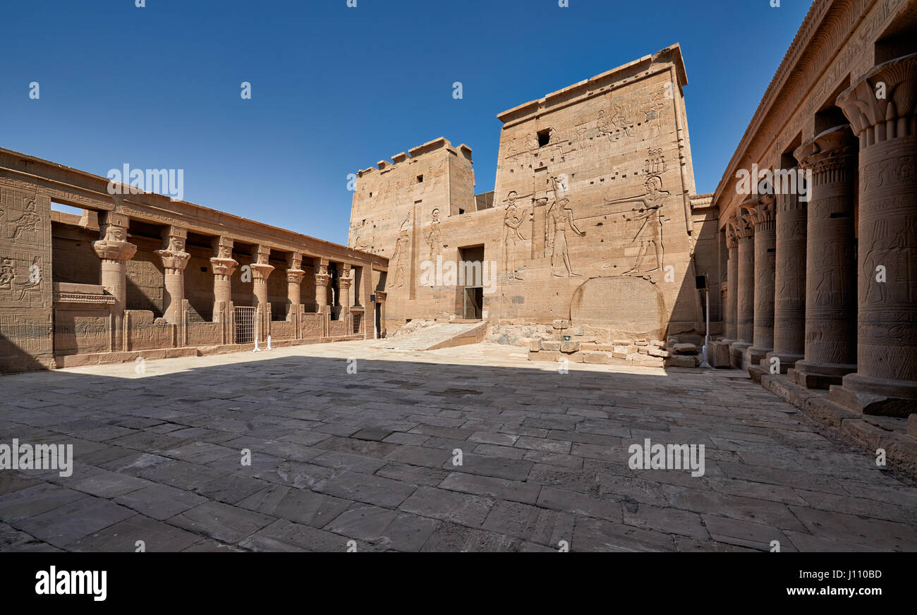 Il tempio tolemaico di Iside di Philae, Aswan, Egitto, Africa Foto Stock