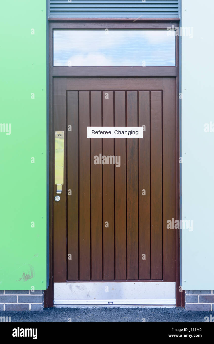 Cartello sulla porta di un arbitro spogliatoio Foto Stock