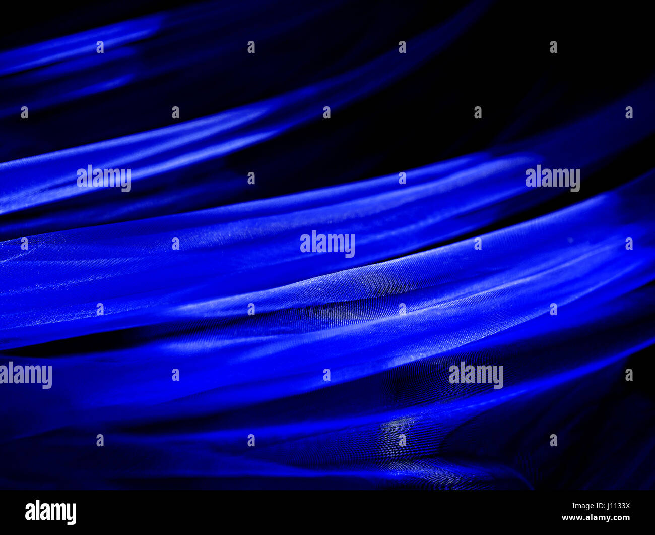 Blu stirata drappeggiato netting piegato Foto Stock