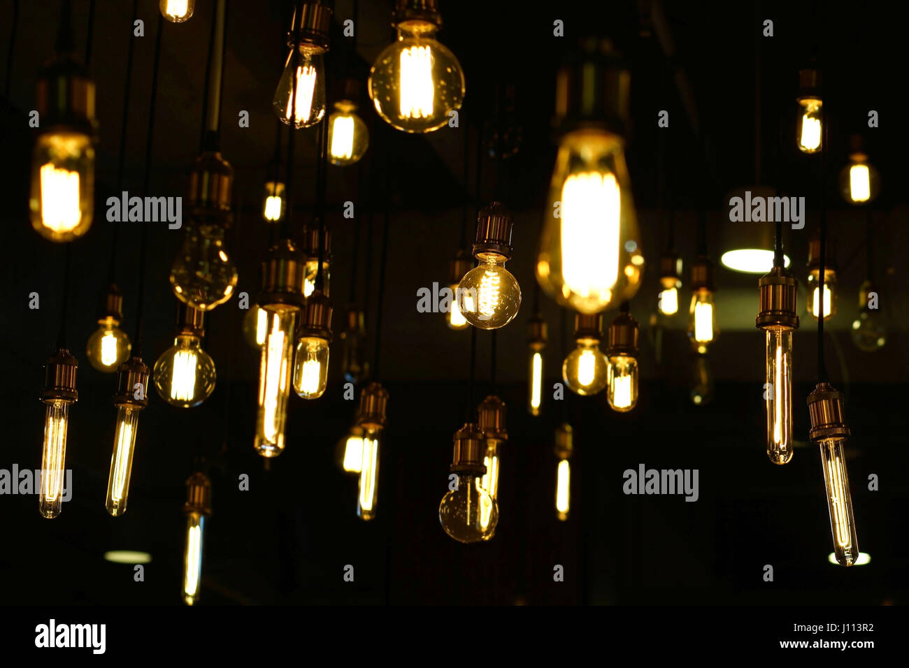 Pila di antiquariato decorativo il tungsteno delle lampadine Foto Stock