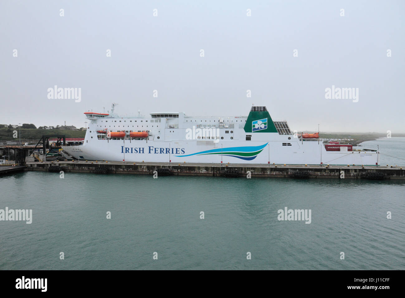 La Irish Ferries traghetto "Isle of Inishmore' ormeggio nel porto di Rosslare, County Wexford, Irlanda (Eire). Foto Stock