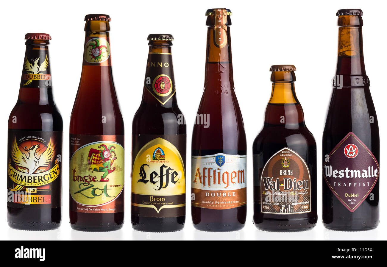 Raccolta di Grimbergen, Brugse Zot, Leffe, Affligem, Val-Dieu e di Westmalle Birre doppio isolato su uno sfondo bianco Foto Stock