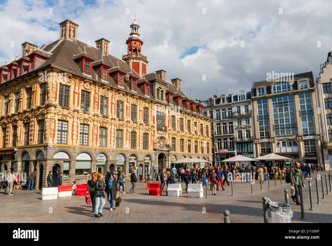 Grand Place (Place du Général de Gaulle), Lille, Francia Foto stock - Alamy