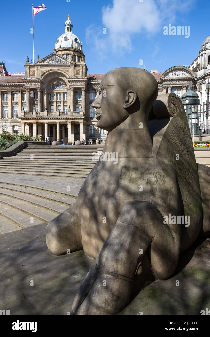 Statua della sfinge e Birmingham Council House, Victoria Square, Birmingham, Regno Unito Foto Stock