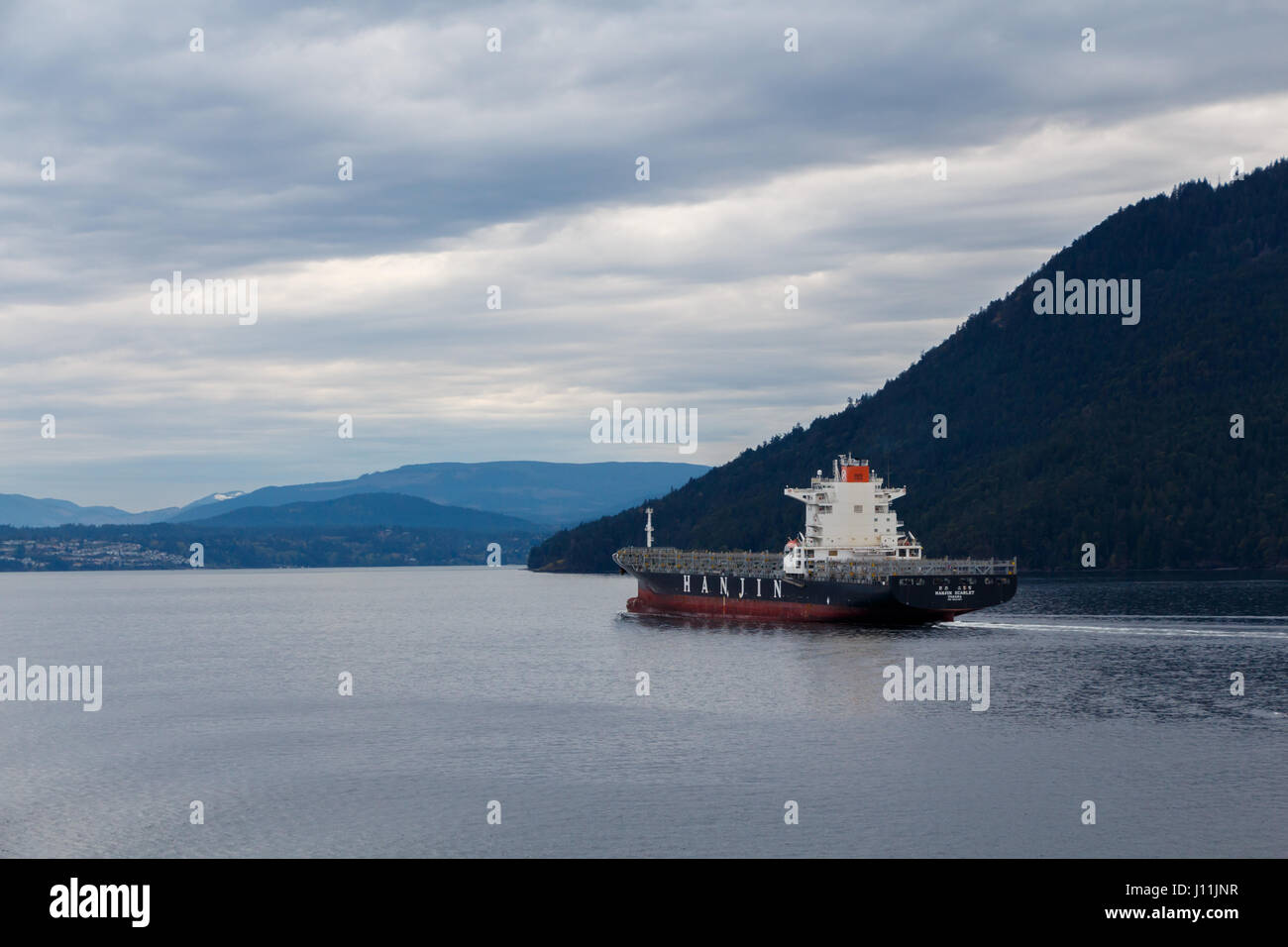 Victoria, Canada - Circa 2017: nave da carico attraversante British col Foto Stock