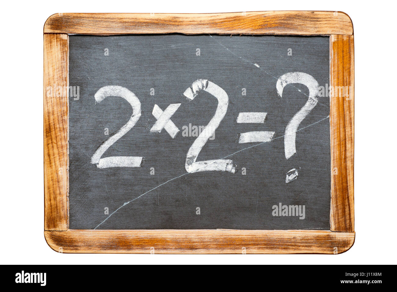 Moltiplicare il 2 e 2 quanto semplice domanda scritta a mano su vintage scuola scheda di ardesia isolato su bianco Foto Stock
