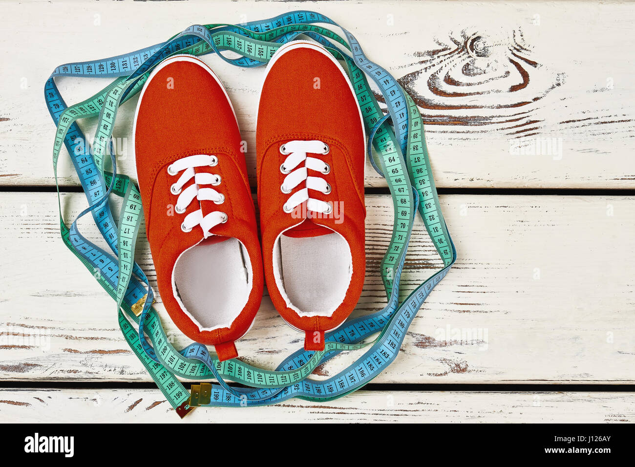 Keds e nastro di misurazione. Foto Stock