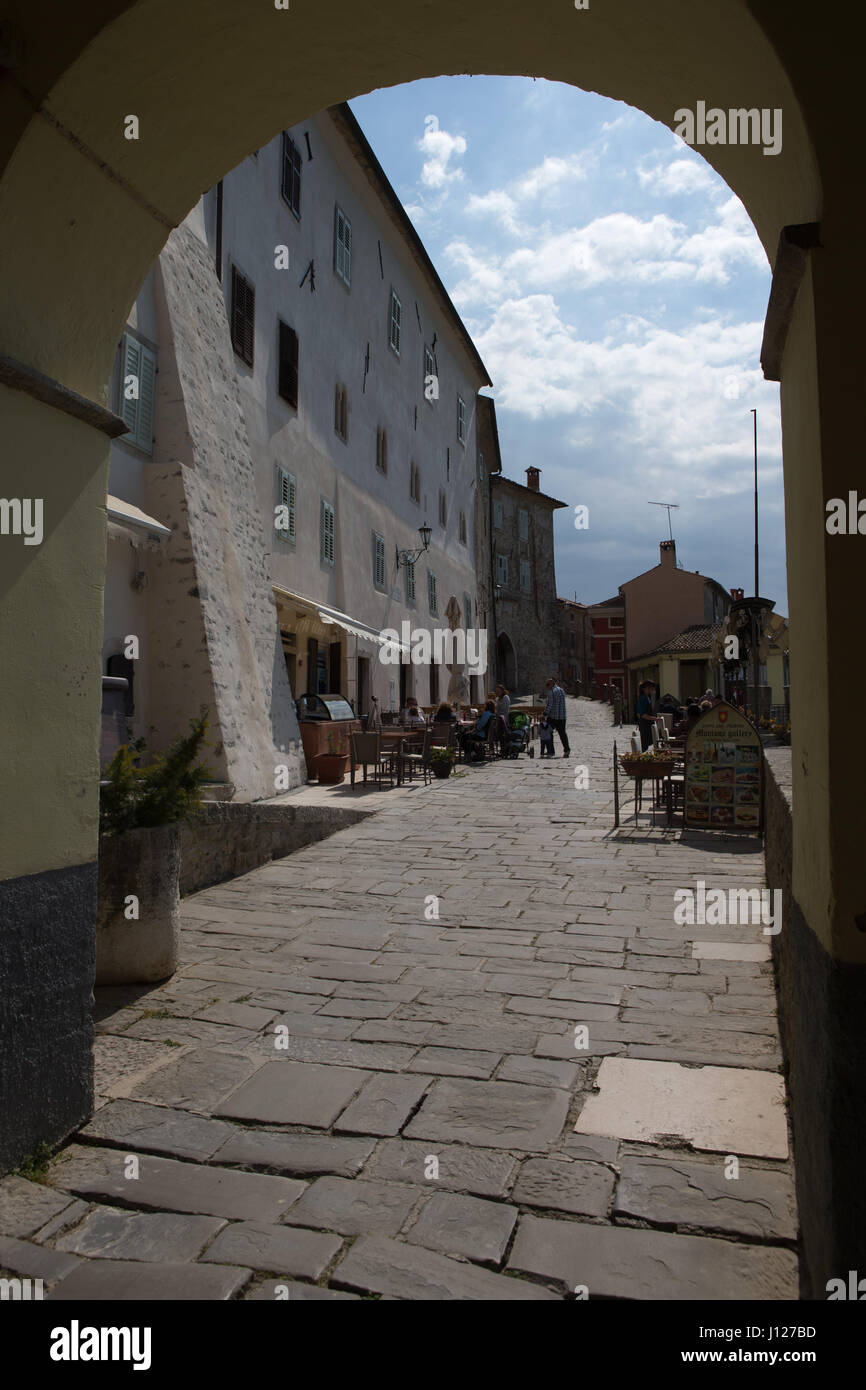 Archway a Montona d'Istria Istria Croazia Foto Stock
