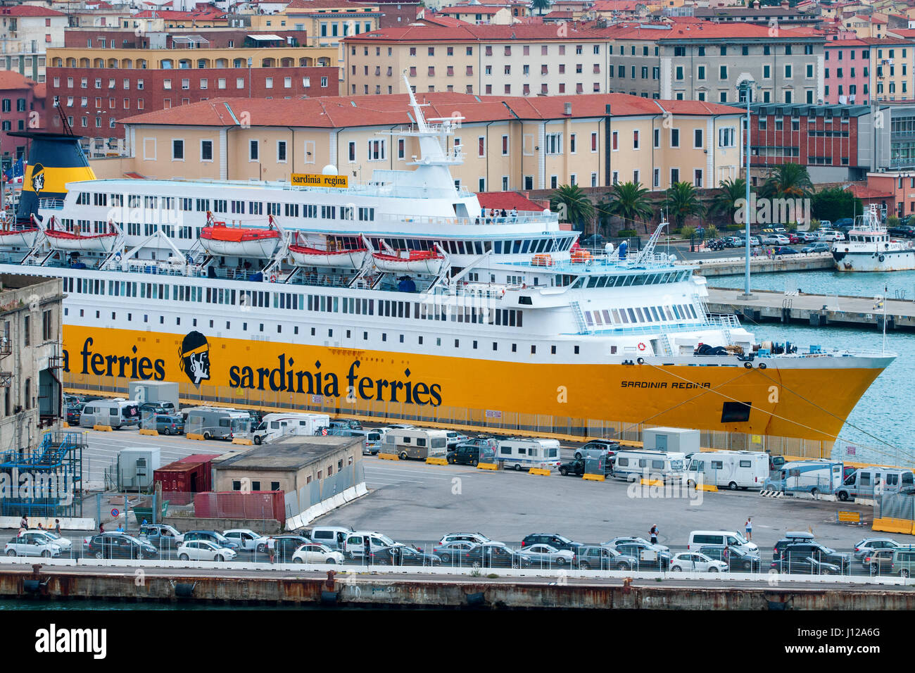 Sardinia Ferries (Sardegna Regina) inserito il carico dei passeggeri di veicoli e di merci a Cartagena (Carthago nove), Spagna Foto Stock