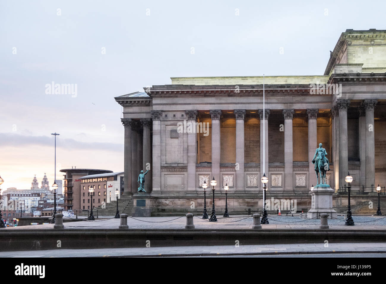 Vista da, Lime Street,Station,d,St George's Hall, Liverpool, Merseyside,l'Inghilterra,Unesco,città dichiarata Patrimonio Mondiale,città,Nord,Nord,l'Inghilterra,inglese,UK. Foto Stock