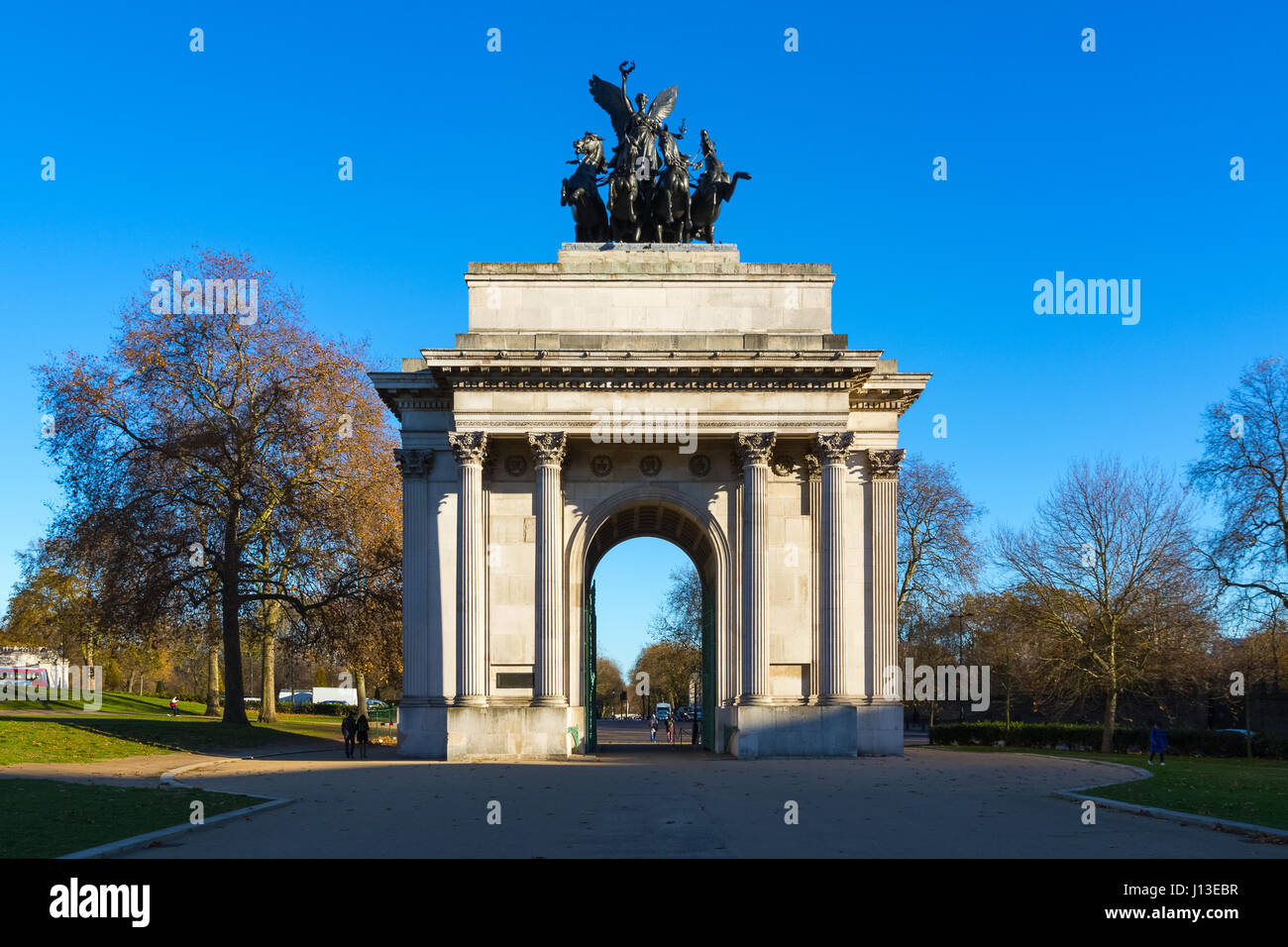 Wellington Arch si trova a sud di Hyde Park di Londra, Regno Unito Foto Stock