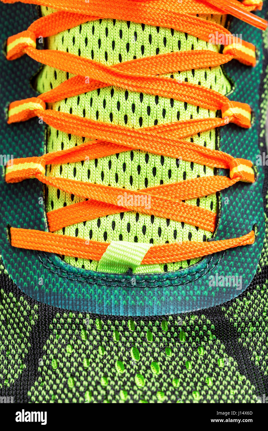 Close-up di colord running shoe laces Foto Stock