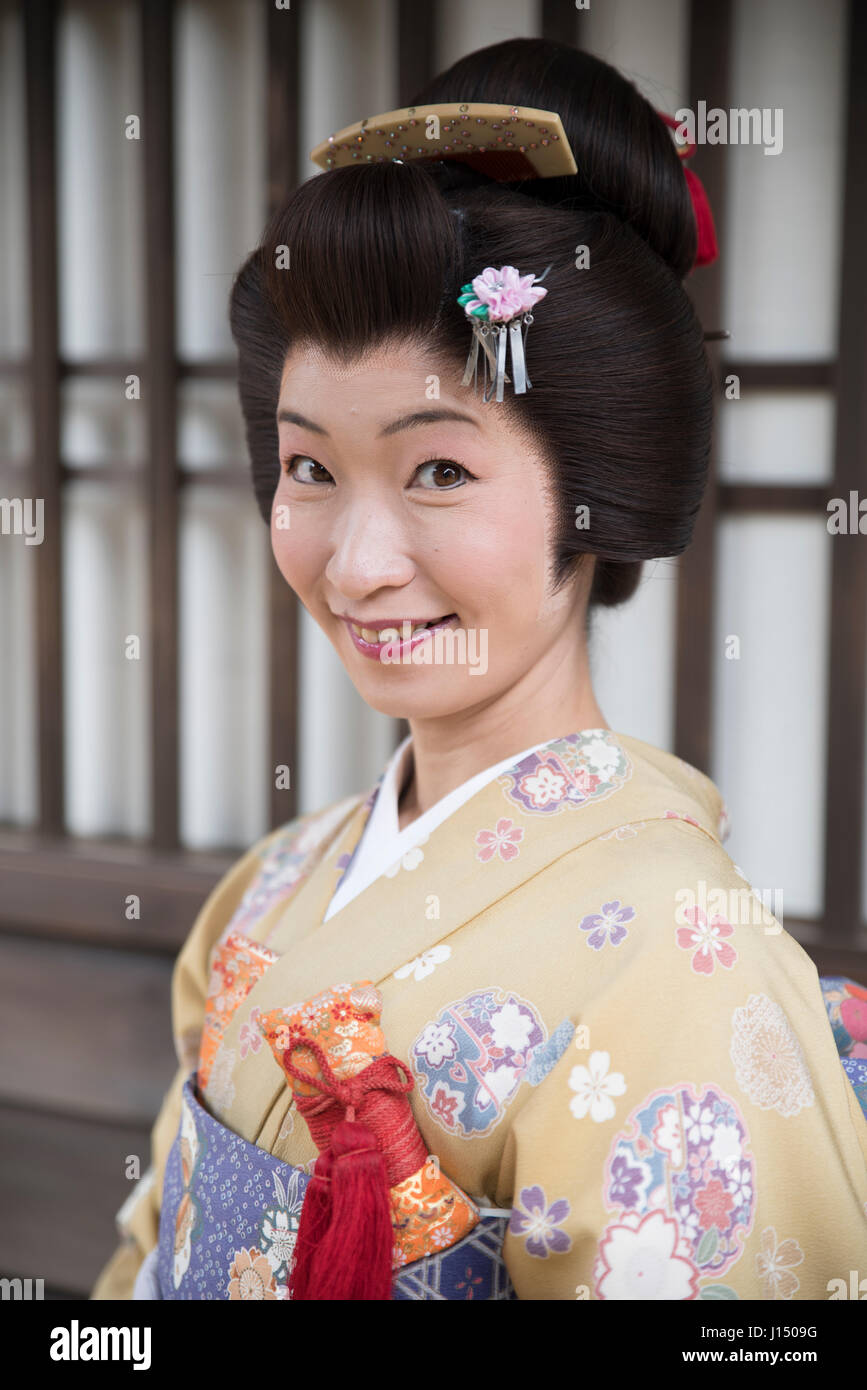 Donna Giapponese In Kimono Tradizionali Con Parrucca Alla Toei Kyoto Studio Park Kyoto Giappone Foto Stock Alamy
