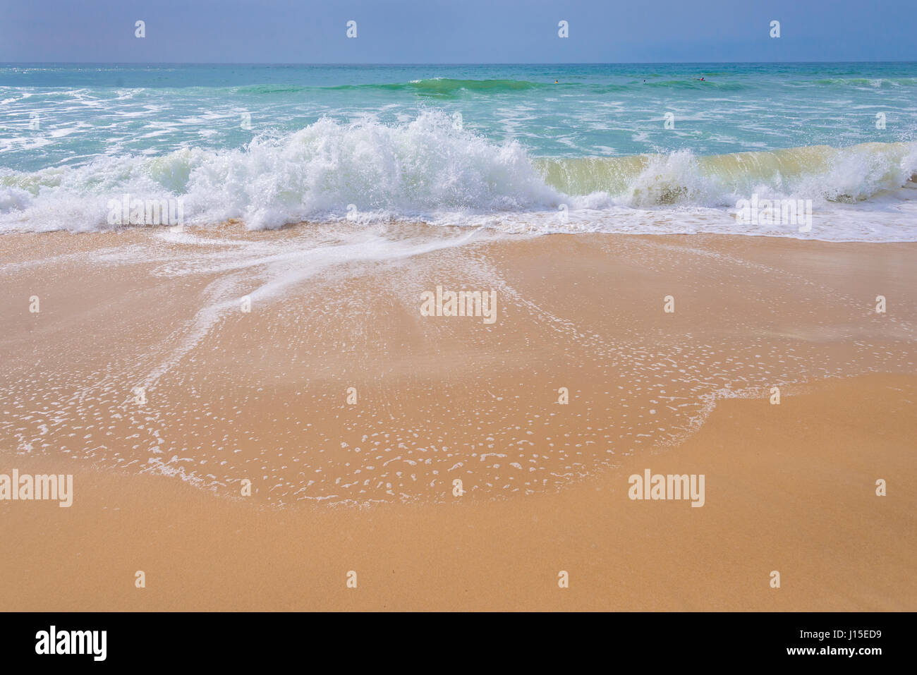 Oceano atlantico, vista frontale delle onde sulla spiaggia Foto Stock