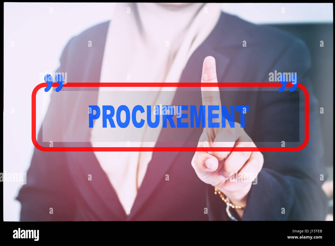 La mano e il testo "approvvigionamento" con sfondo vintage. Concetto tecnologico. Foto Stock