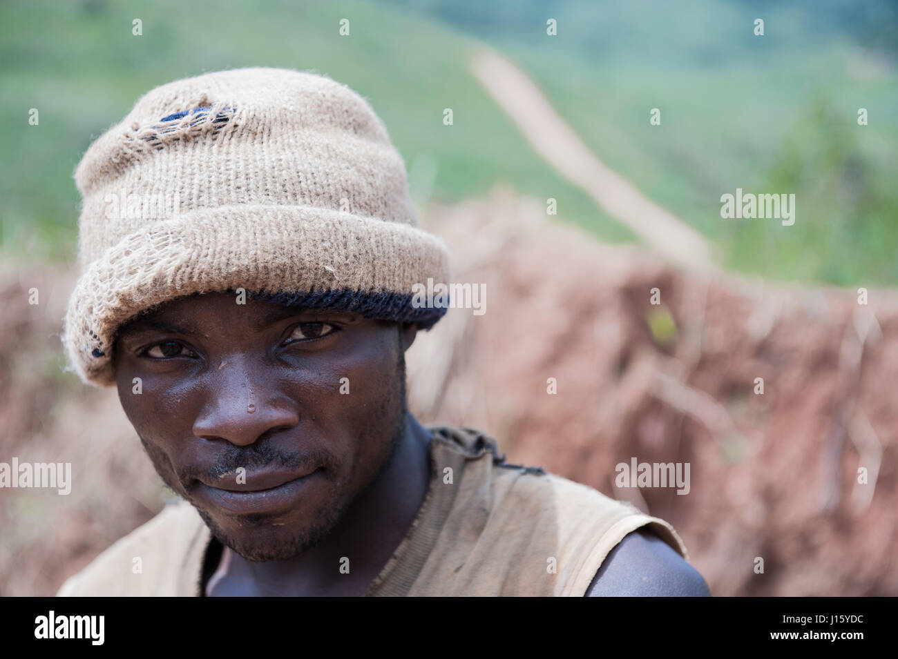 Un artigianale di Gold Miner vicino a Iga Barrière, regione dell Ituri, nella Repubblica democratica del Congo Foto Stock