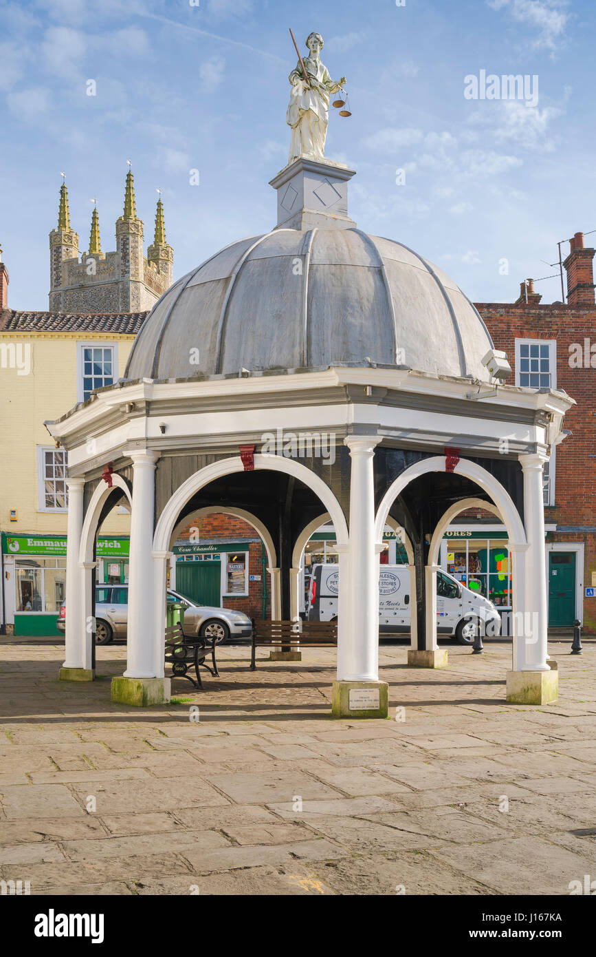 Bungay Suffolk REGNO UNITO, la cupola Buttercross georgiano edificio nel centro della piazza del mercato nel Suffolk città di Bungay, Inghilterra. Foto Stock