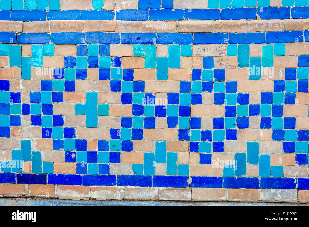 Dettaglio del blu parete piastrellata di Samarcanda Registan, Uzbekistan Foto Stock