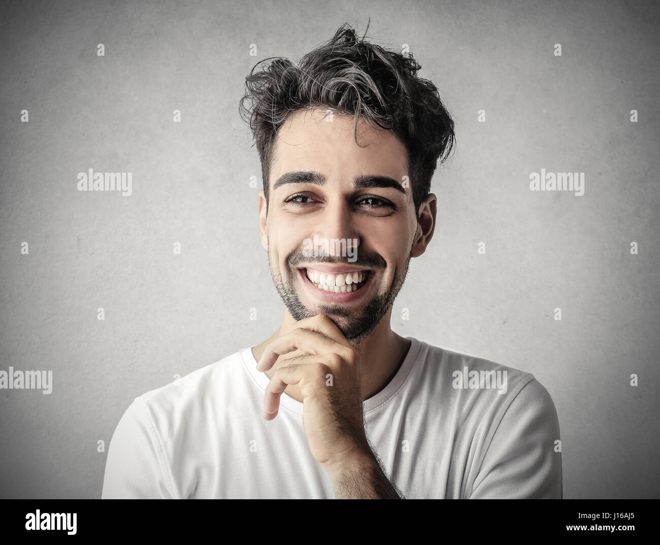 Bel uomo sorridente Foto Stock