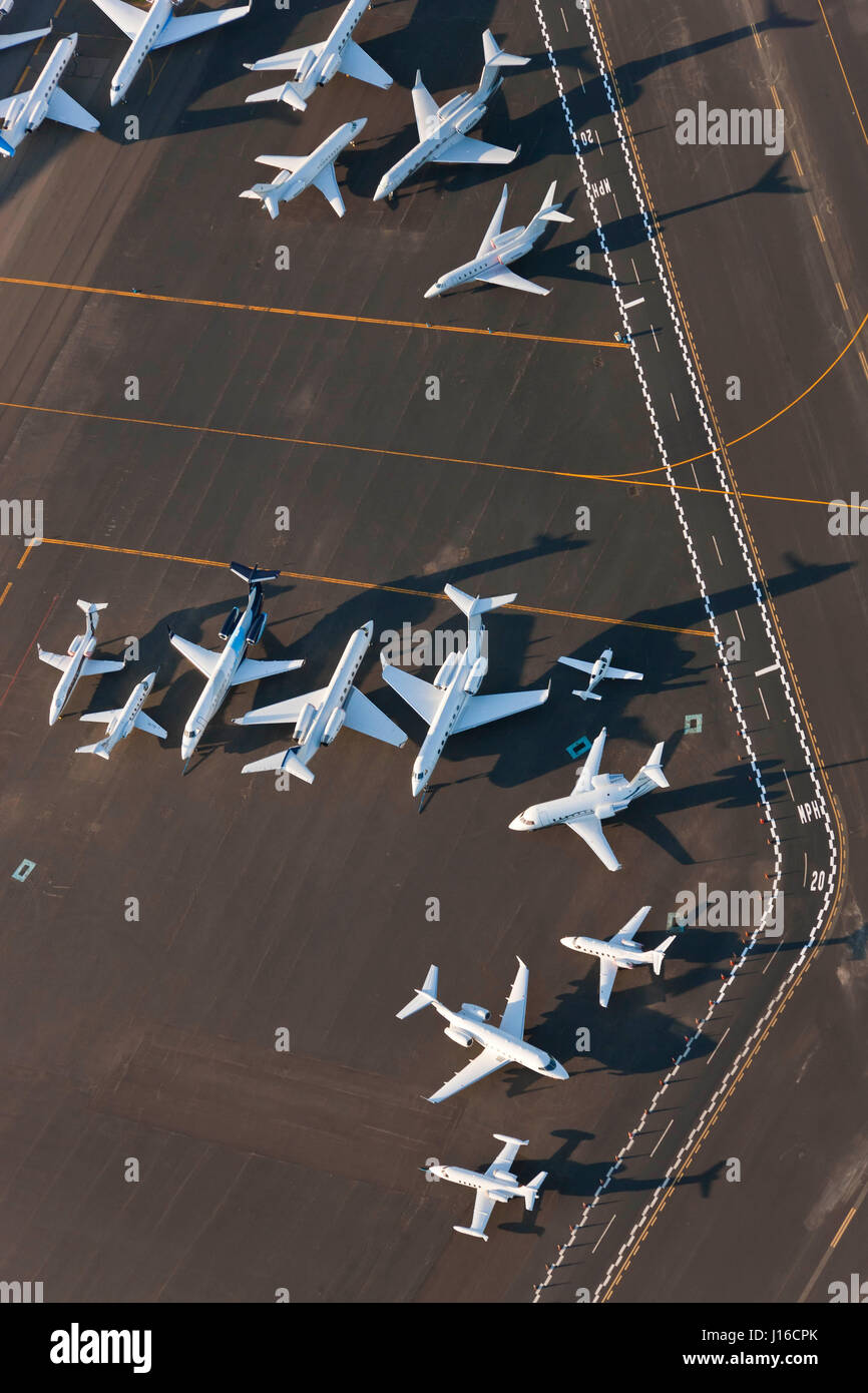 NEW YORK, Stati Uniti d'America: veduta aerea di aeroplani. Un aerea britannica fotografo ha catturato l'uomo-mondo costruito in tutta la sua gloria. Da leggendari monumenti come le strabilianti Cristo Redentore di Rio alla scioccante cestino di spagnolo un sito di discarica queste immagini mostrano l'impronta umana di entrambi gli estremi. Altre foto sorprendenti mostrano l'indimenticabile skyline di New York, Parigi illuminata e di notte così come la vita quotidiana nelle case in cui viviamo e le infrastrutture di cui abbiamo bisogno per sopravvivere nel mondo moderno. Antenna fotografo Peter Adams (55) percorsa in tutto il mondo a volare un R44 elicottero 90 miglia-per-hou Foto Stock