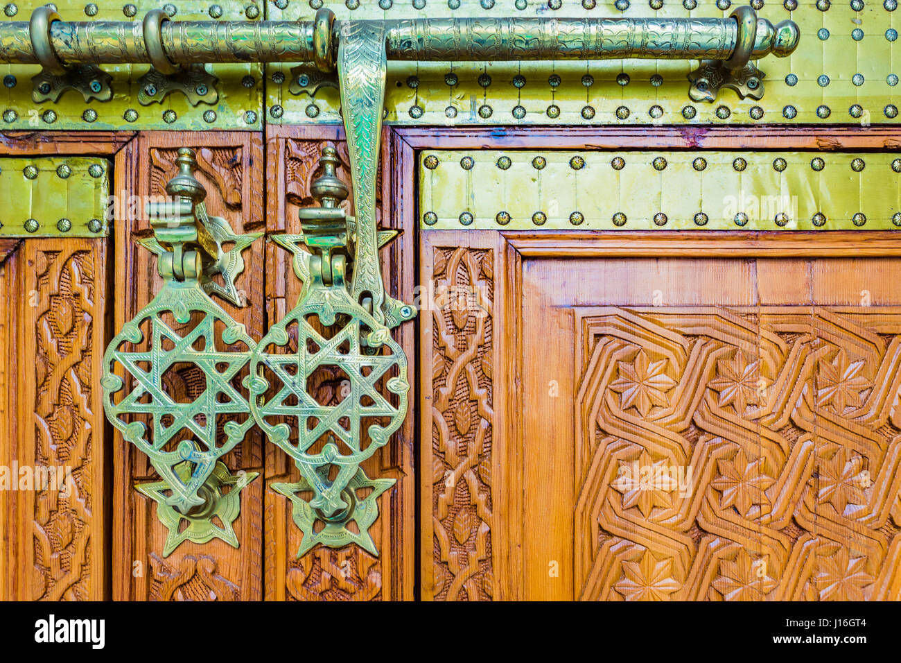 Dettaglio. Il Riad è una tradizionale casa marocchina o palace con un giardino interno o sul cortile. Islamico di architettura di interni. Fez, in Marocco, Africa del Nord Foto Stock