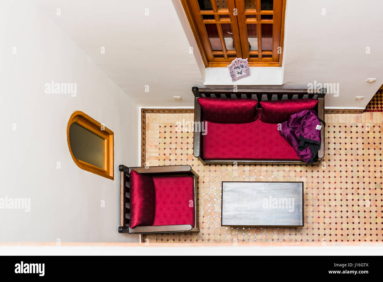 Dettaglio. Il Riad è una tradizionale casa marocchina o palace con un giardino interno o sul cortile. Islamico di architettura di interni. Fez, in Marocco, Africa del Nord Foto Stock