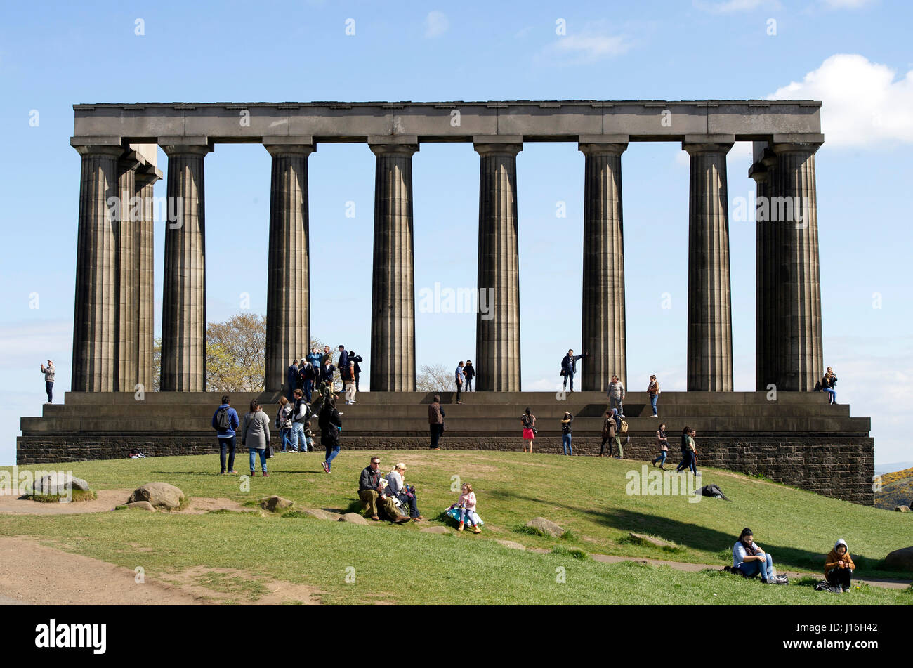 Il monumento nazionale (Edimburgo di vergogna) su Calton Hill, Edimburgo. Foto Stock