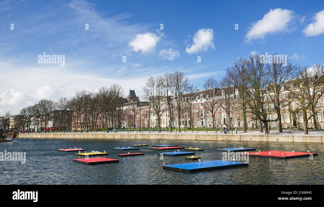 L'Aia, Binnenhof con il Hofvijver all'Aia, Paesi Bassi. Questo edificio ospita il luogo di incontro di entrambe le case degli Stati generali. Foto Stock