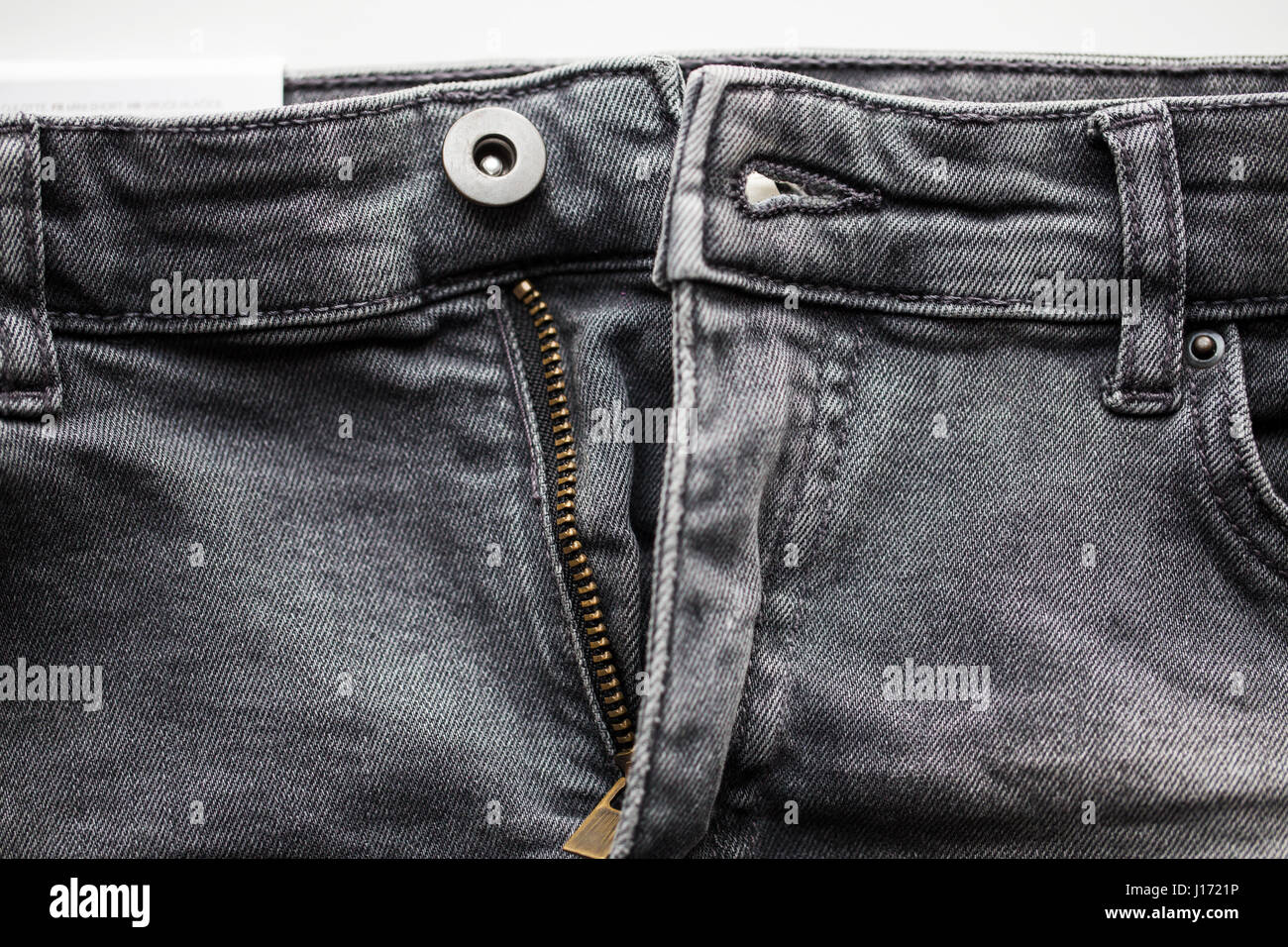 Close up di jeans o pantaloni jeans con cerniera lampo Foto stock - Alamy