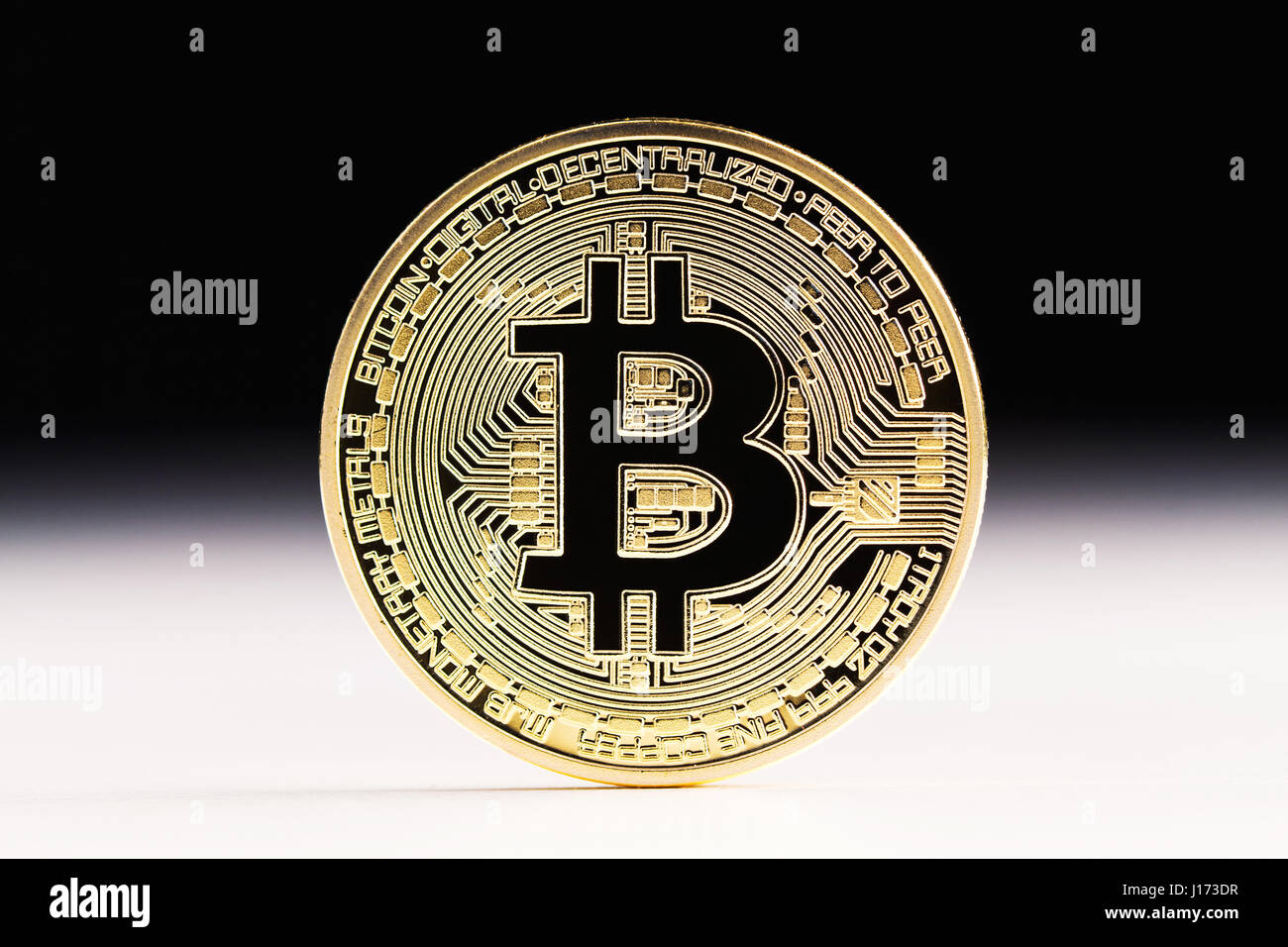 Medaglia d'oro di bitcoin denaro virtuale concept Foto Stock