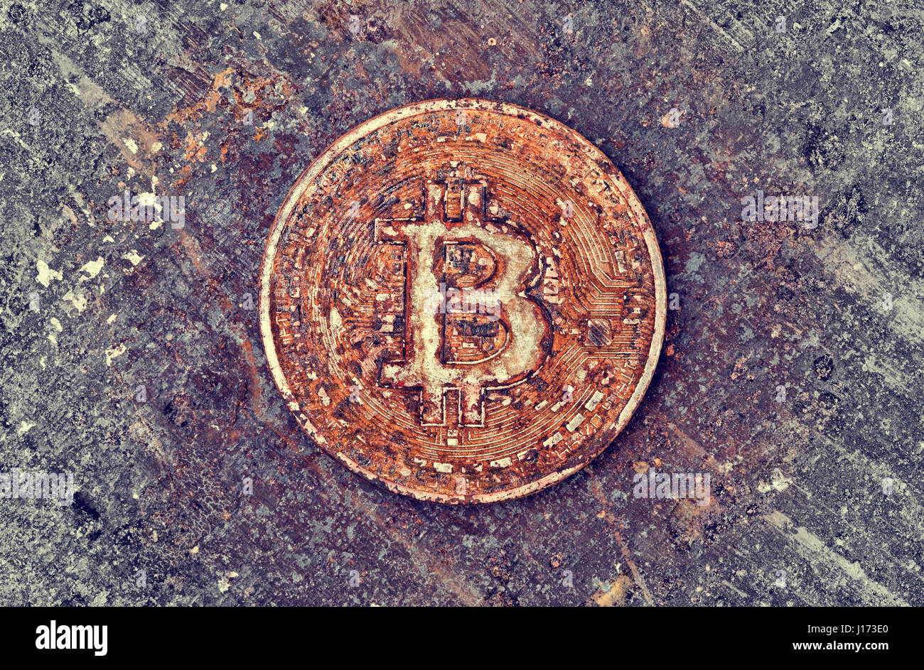 Vecchie e arrugginite bitcoin obsolescenza del pagamento virtuale di concetto Foto Stock
