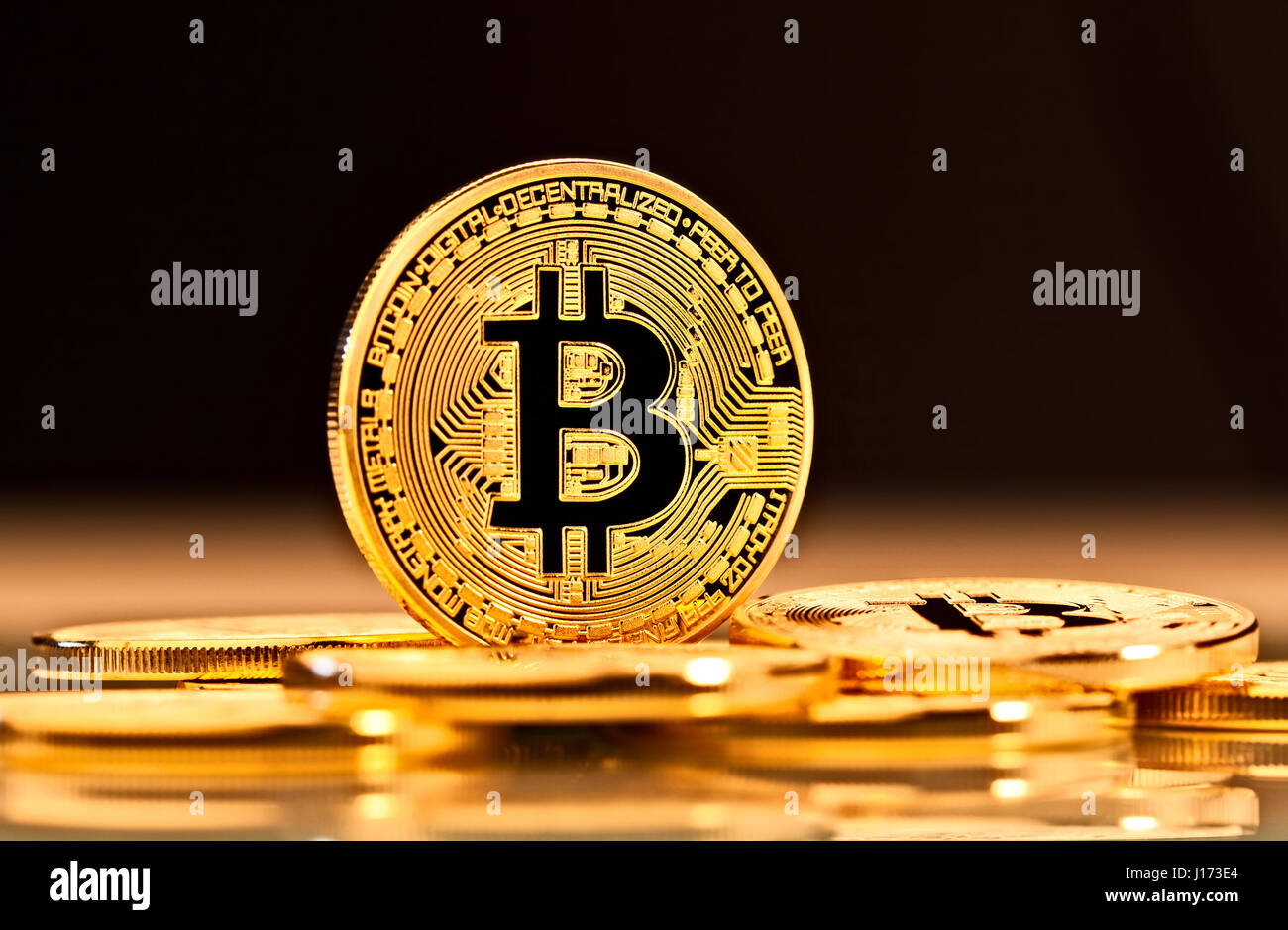 Medaglia d'oro di bitcoin denaro virtuale concept Foto Stock