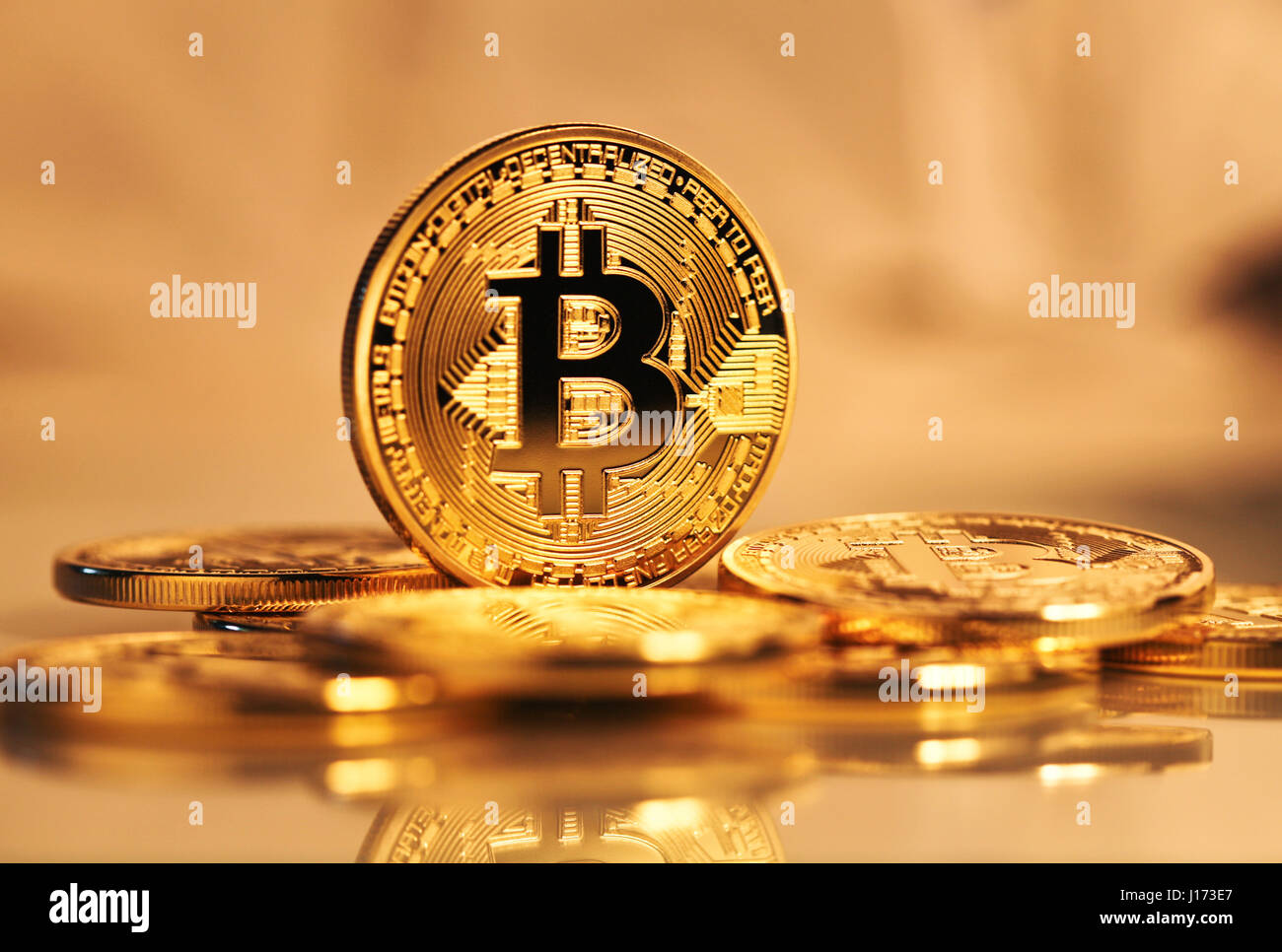 Medaglia d'oro di bitcoin denaro virtuale concept Foto Stock