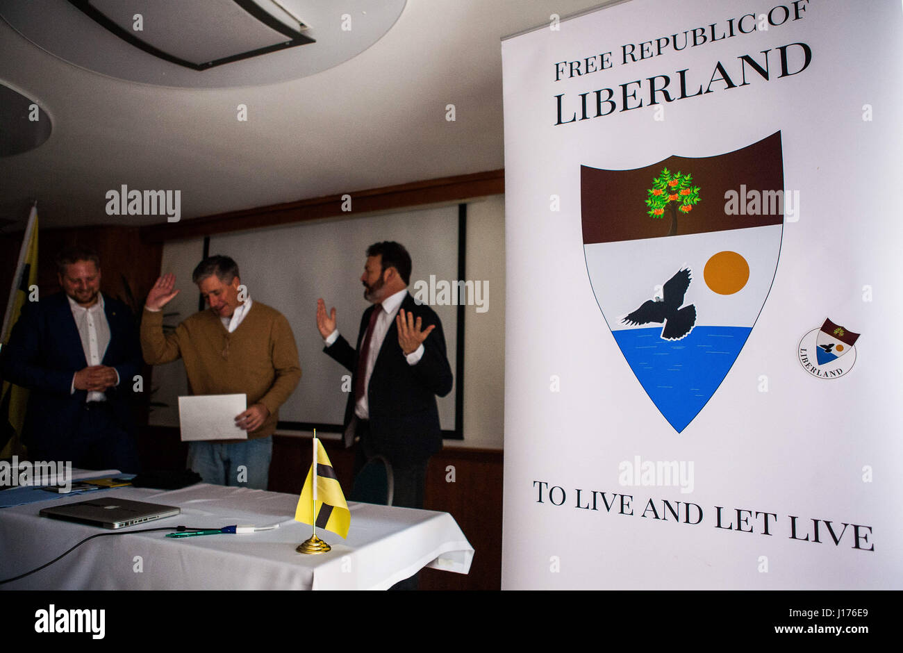 La costruzione di un nuovo paese chiamato Liberland. Xvi Apr, 2017. Secondo anniversario del paese (14-16 aprile, 2017, Liberland, Ungheria, Serbia).It ha circa 500 000 membri e sostenitori. Il viaggio a Liberland stessa è stata seguita dalla polizia croata per tutto il tempo come .non rispettano Liberland e si sente come se si trattasse di una parte del loro paese anche se non politicamente.Foto serie contiene l'intero processo comprese la gazzetta conferenses, cittadinanza ricezione, momenti personali con .presidente della famiglia e viaggio a Liberland. Credito: David Tesinsky/ZUMA filo/Alamy Live News Foto Stock