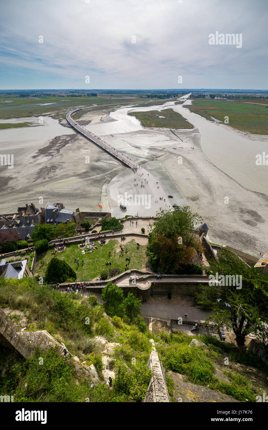 Vista sul Mont Saint Michel bay a bassa marea in settembre, Francia Foto Stock